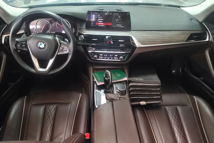 Used BMW 5 Series 2018 530Li xDrive Luxury Package Center Console