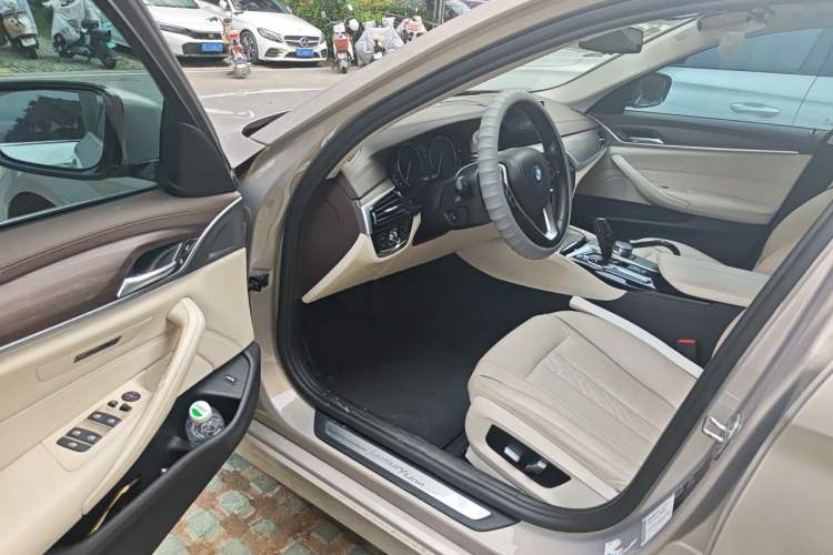 Used BMW 5 Series 2018 530Li Leading Edition Luxury Package Driver Seat