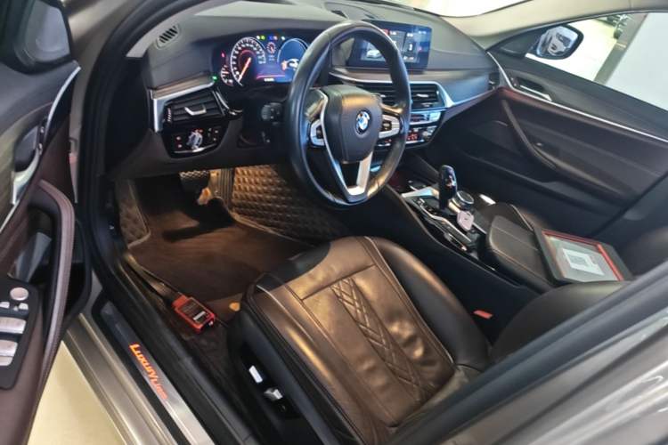 Used BMW 5 Series 2018 Facelifted 530Li Luxury Edition Premium Package Driver Seat