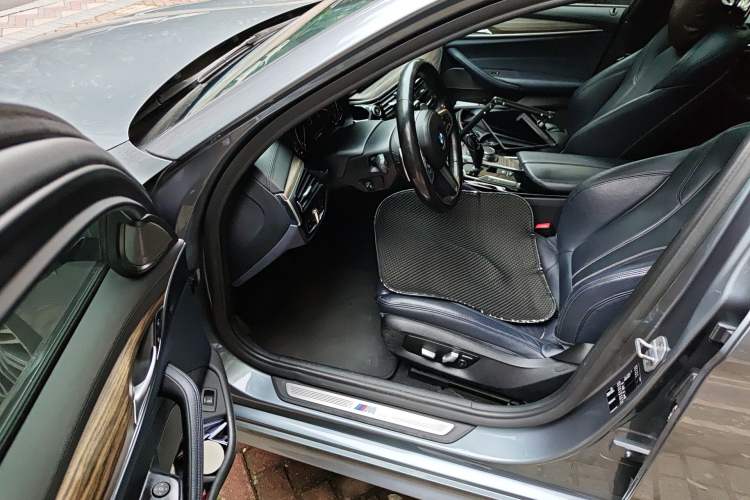 Used BMW 5 Series 2018 530i M Sport Package Driver Seat