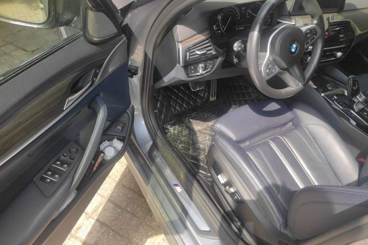 Used BMW 5 Series 2018 530i M Sport Package Driver Seat