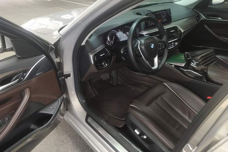 Used BMW 5 Series 2018 530Li xDrive Luxury Package Driver Seat