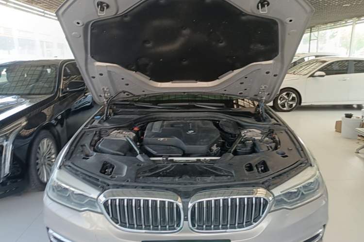 Used BMW 5 Series 2018 528Li Launch Special Edition Engine Bay