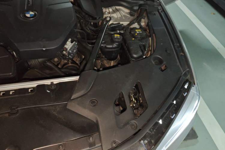 Used BMW 5 Series 2018 530Li Leading Edition Luxury Package Engine Bay Left
