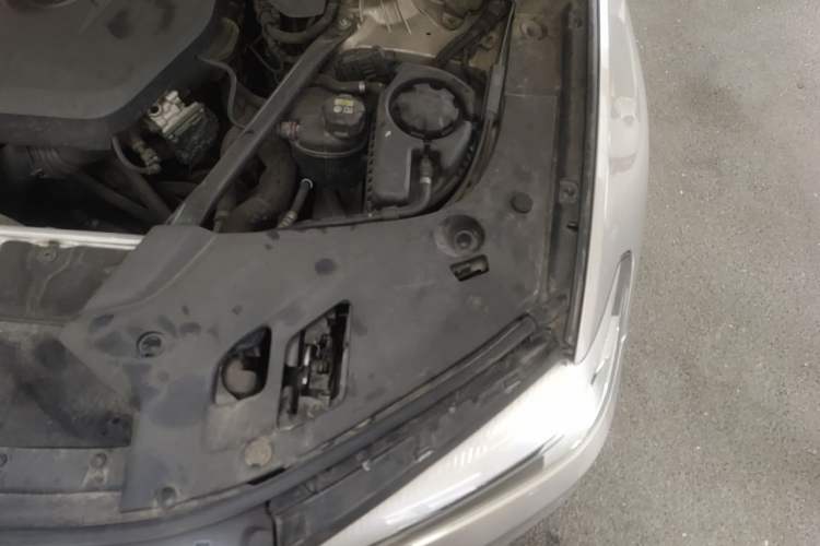 Used BMW 5 Series 2018 530Li xDrive Luxury Package Engine Bay Left