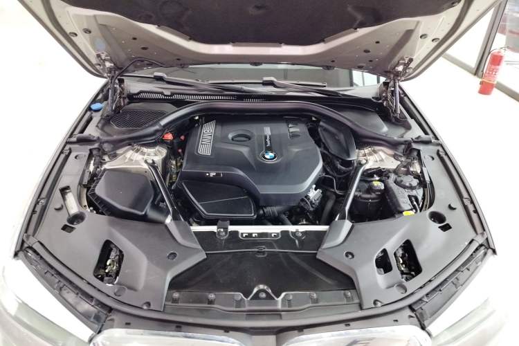 Used BMW 5 Series 2018 528Li Launch Special Edition Engine Bay