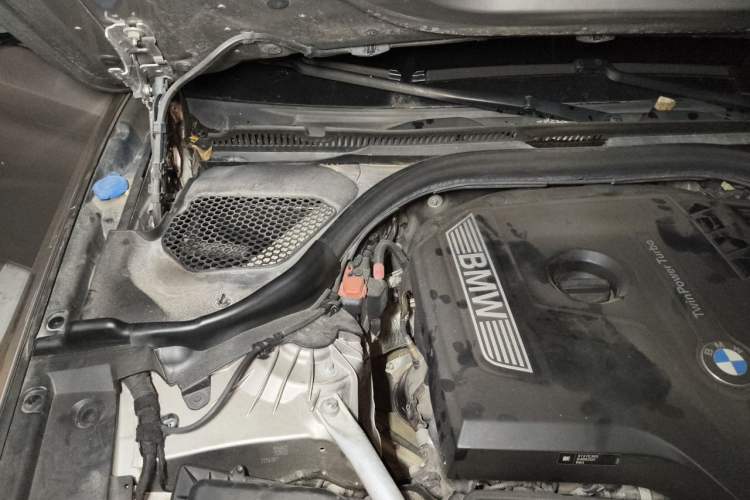 Used BMW 5 Series 2018 530Li Luxury Edition Premium Package Engine Bay Right