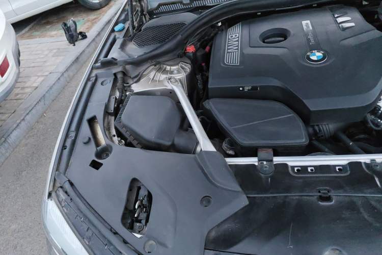Used BMW 5 Series 2018 525Li Luxury Package Engine Bay Right