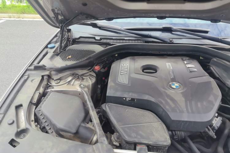 Used BMW 5 Series 2018 530Li Leading Edition Luxury Package Engine Bay Right