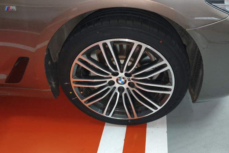 Used BMW 5 Series 2018 Restyled 530Li Leading Edition M Sport Package Exterior 1