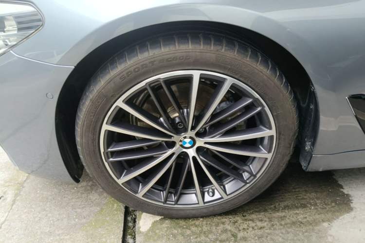 Used BMW 5 Series 2018 525i M Sport Package Exterior 2