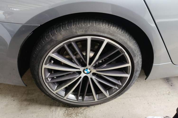 Used BMW 5 Series 2018 525i M Sport Package Exterior 3
