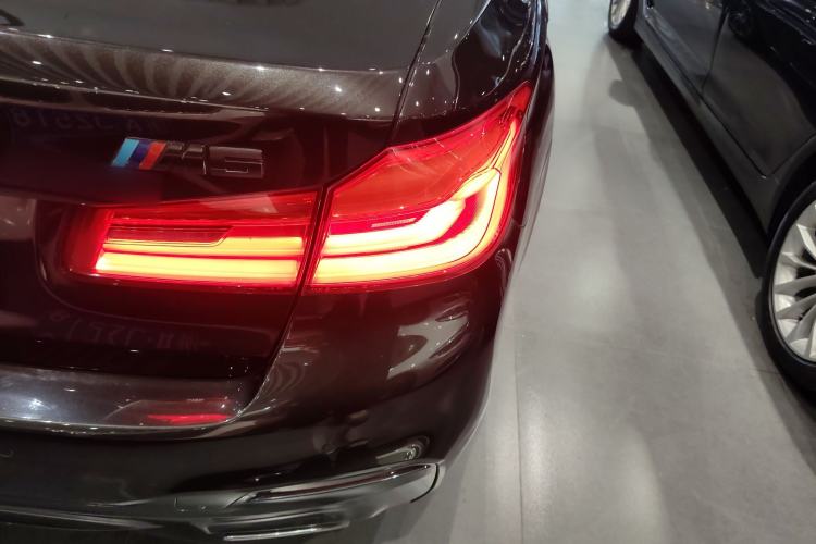 Used BMW 5 Series 2018 Restyled 530Li Leading Edition M Sport Package Exterior 3
