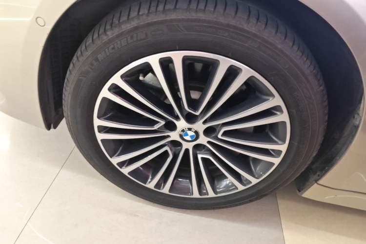 Used BMW 5 Series 2018 Facelifted 530Li Luxury Edition Premium Package Exterior 4