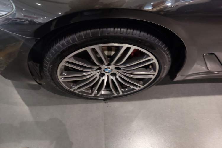 Used BMW 5 Series 2018 Restyled 530Li Leading Edition M Sport Package Exterior 4