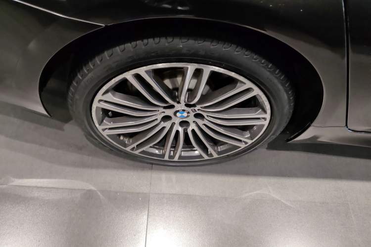 Used BMW 5 Series 2018 Restyled 530Li Leading Edition M Sport Package Exterior 5