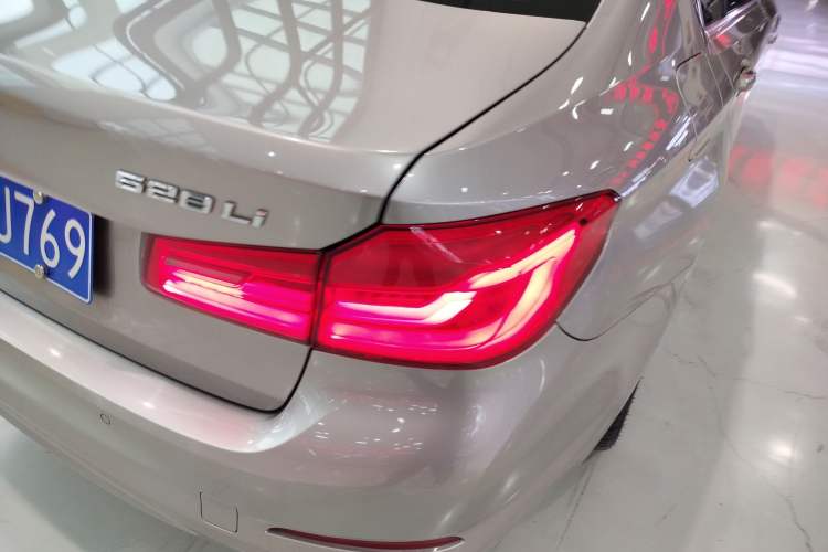 Used BMW 5 Series 2018 528Li Launch Special Edition Exterior 6