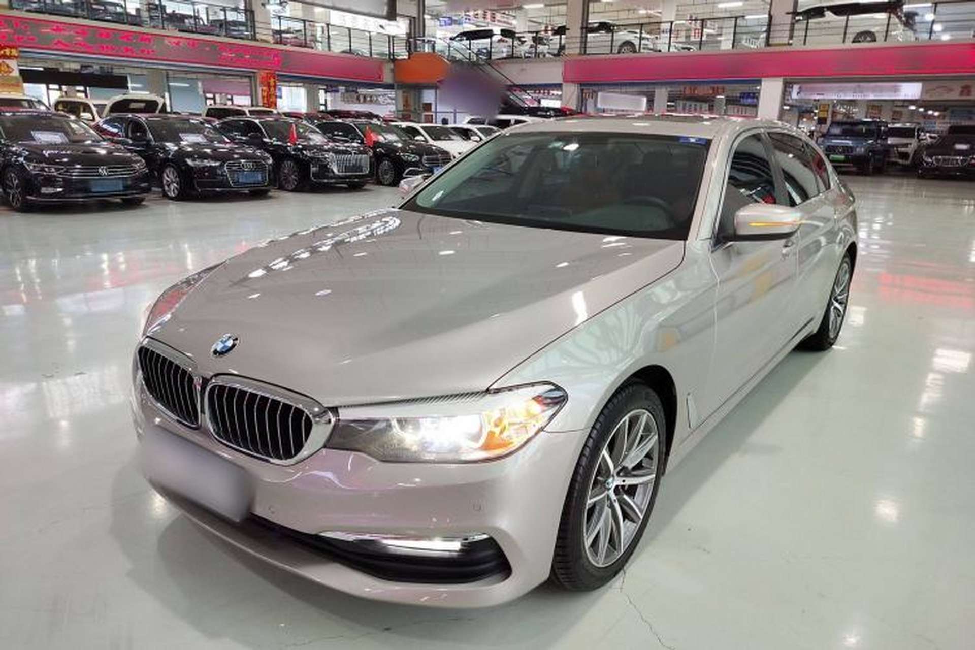 Used BMW 5 Series 2018 528Li Launch Special Edition Front Left 45 Deg