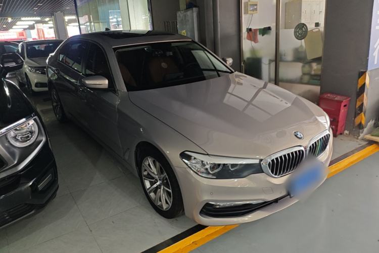 Used BMW 5 Series 2018 528Li Launch Special Edition Front Right 45 Deg