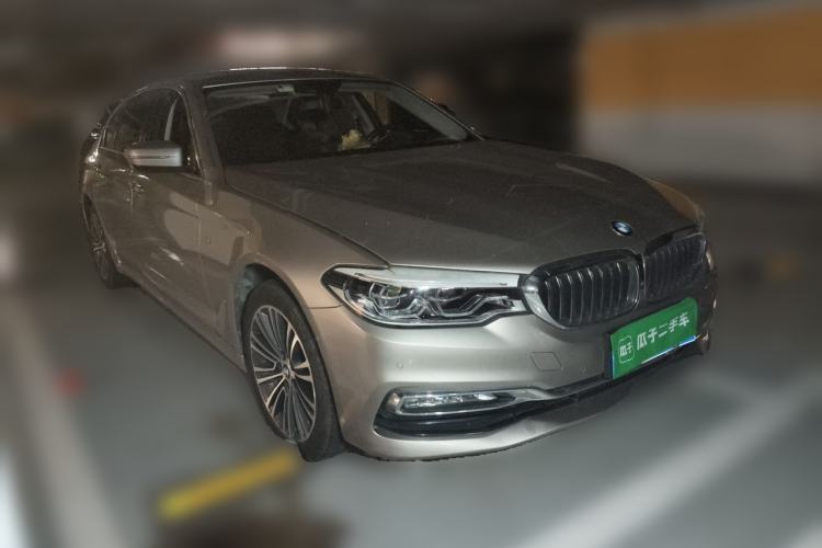 Used BMW 5 Series 2018 530Li Luxury Edition Premium Package Front Right 45 Deg