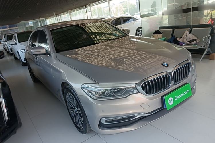 Used BMW 5 Series 2018 528Li Launch Special Edition Front Right 45 Deg