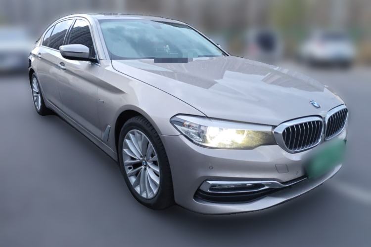 Used BMW 5 Series 2018 525Li Luxury Package Front Right 45 Deg
