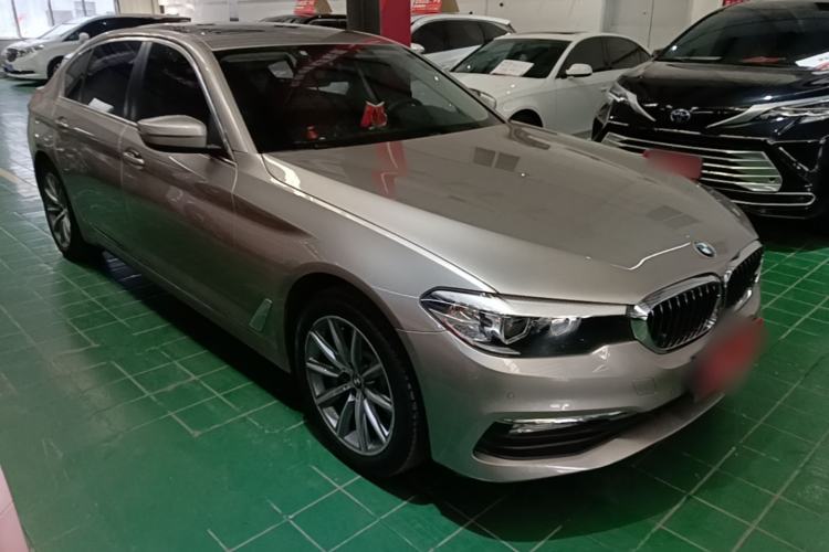 Used BMW 5 Series 2018 528Li Launch Special Edition Front Right 45 Deg