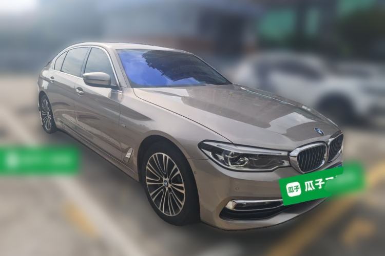 Used BMW 5 Series 2018 Facelifted 530Li Luxury Edition Premium Package Front Right 45 Deg