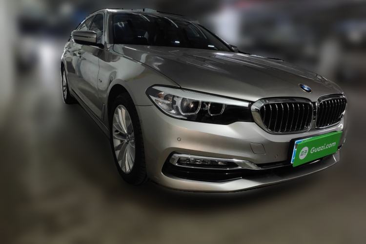 Used BMW 5 Series 2018 Facelifted 530Li xDrive Luxury Package Front Right 45 Deg
