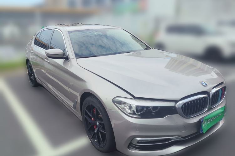 Used BMW 5 Series 2018 530Li Leading Edition Luxury Package Front Right 45 Deg