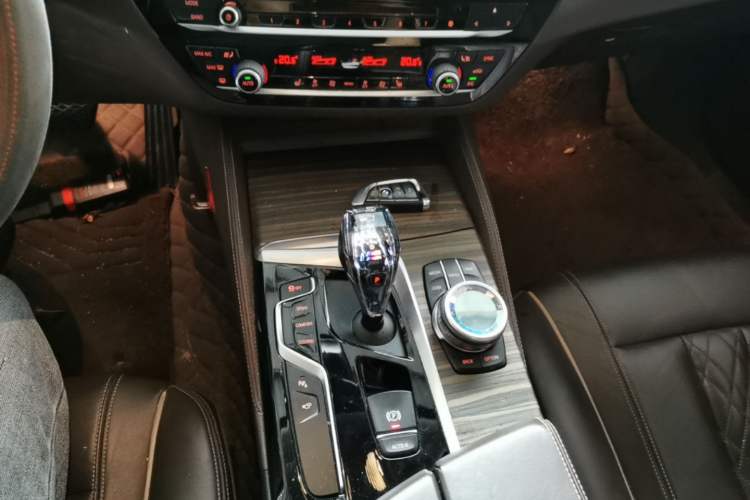 Used BMW 5 Series 2018 530Li xDrive Luxury Package Gear Lever