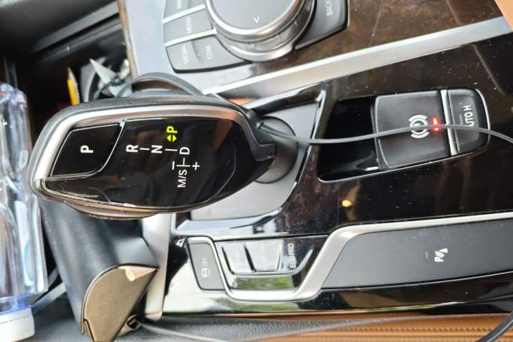 Used BMW 5 Series 2018 528Li Launch Special Edition Gear Lever