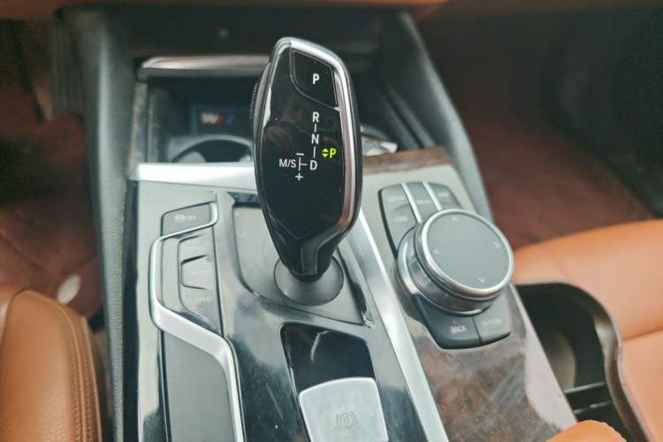 Used BMW 5 Series 2018 528Li Launch Special Edition Gear Lever