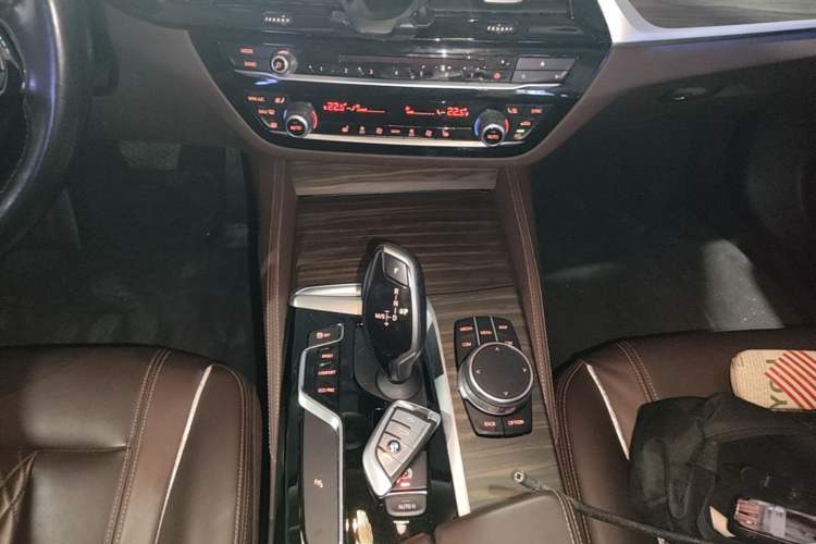 Used BMW 5 Series 2018 530Li Leading Edition Luxury Package Gear Lever