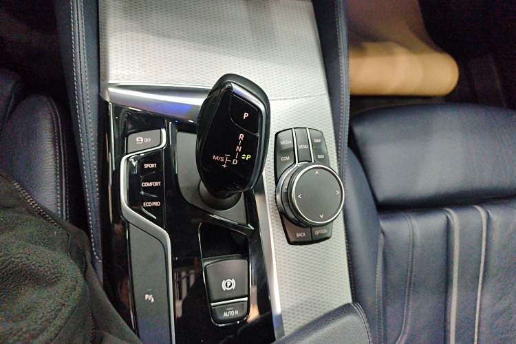 Used BMW 5 Series 2018 525i M Sport Package Gear Lever