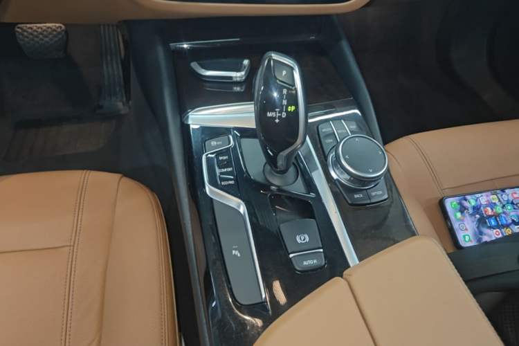 Used BMW 5 Series 2018 528Li Launch Special Edition Gear Lever