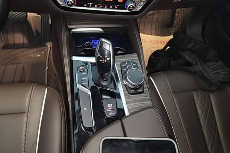 Used BMW 5 Series 2018 Revised Version 530Li Leading Edition Luxury Package Gear Lever