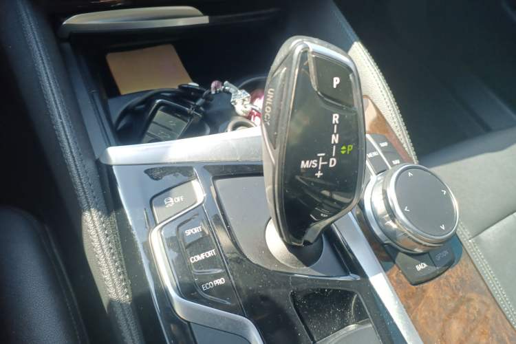 Used BMW 5 Series 2018 525Li Luxury Package Gear Lever