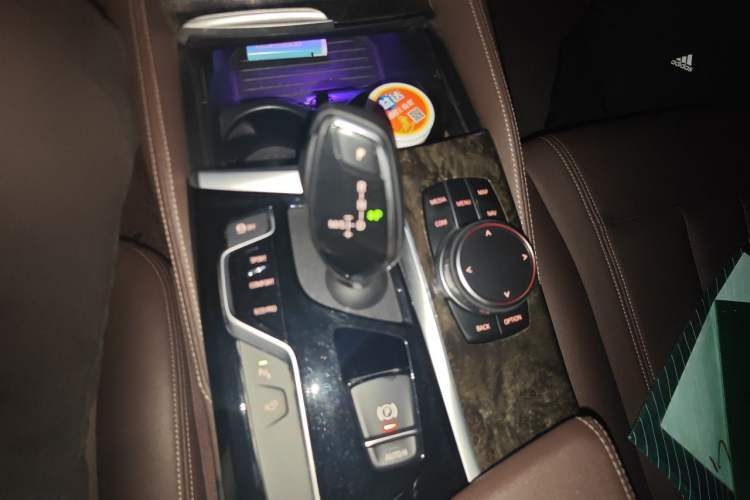 Used BMW 5 Series 2018 525Li Luxury Package Gear Lever