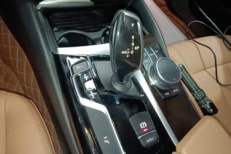 Used BMW 5 Series 2018 528Li Launch Special Edition Gear Lever