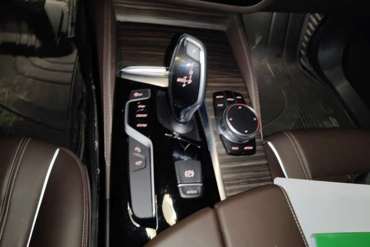 Used BMW 5 Series 2018 Facelifted 530Li xDrive Luxury Package Gear Lever