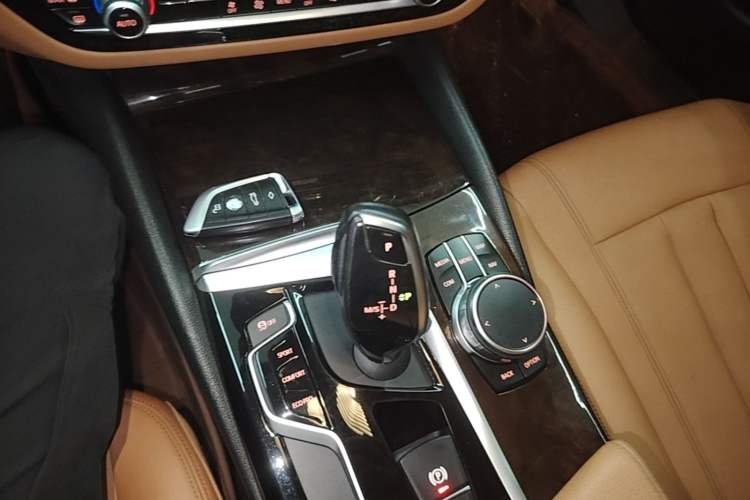 Used BMW 5 Series 2018 528Li Launch Special Edition Gear Lever