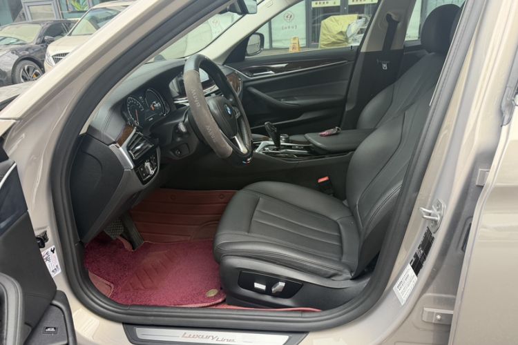 Used BMW 5 Series 2018 525Li Luxury Package Interior 1