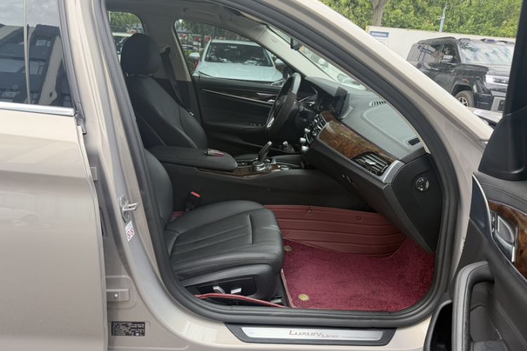Used BMW 5 Series 2018 525Li Luxury Package Interior 3