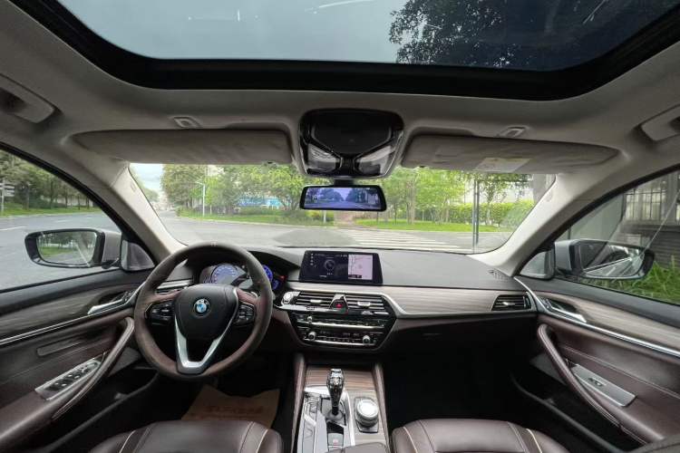 Used BMW 5 Series 2018 530Li xDrive Luxury Package Interior 4