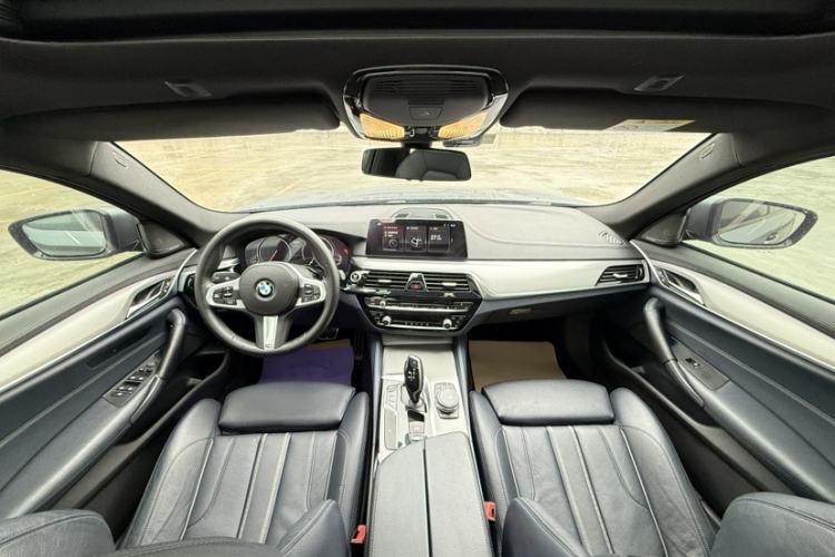 Used BMW 5 Series 2018 525i M Sport Package Interior 4