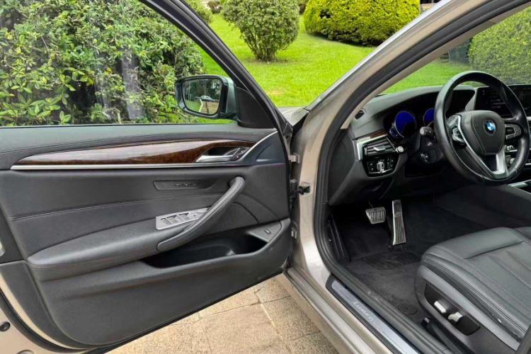 Used BMW 5 Series 2018 525Li Luxury Package Interior 9