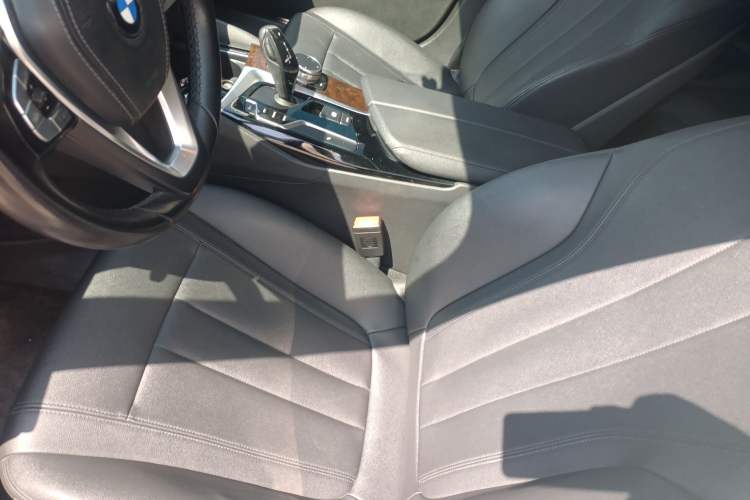 Used BMW 5 Series 2018 525Li Luxury Package Left Front Seat