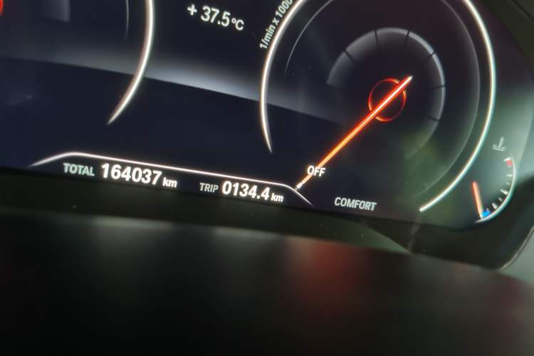 Used BMW 5 Series 2018 530Li Leading Model M Sport Package Odometer Close Up