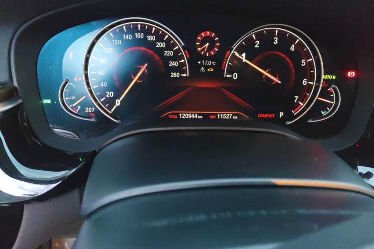 Used BMW 5 Series 2018 525Li Luxury Package Odometer Close Up